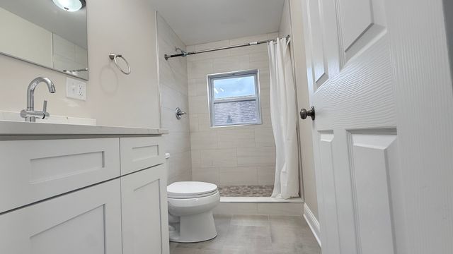 5821 W Gunnison Street, Chicago, IL 60630