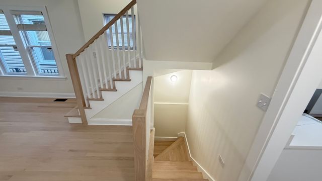5821 W Gunnison Street, Chicago, IL 60630