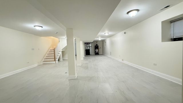 5821 W Gunnison Street, Chicago, IL 60630