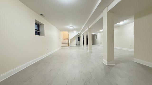 5821 W Gunnison Street, Chicago, IL 60630