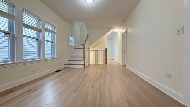5821 W Gunnison Street, Chicago, IL 60630