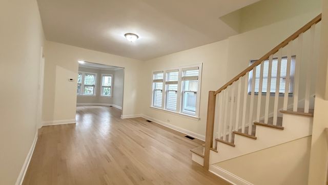 5821 W Gunnison Street, Chicago, IL 60630
