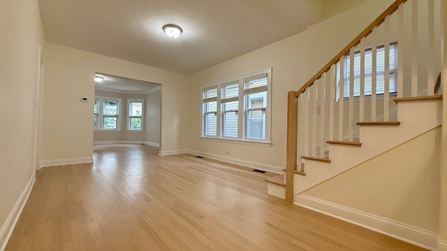 5821 W Gunnison Street, Chicago, IL 60630