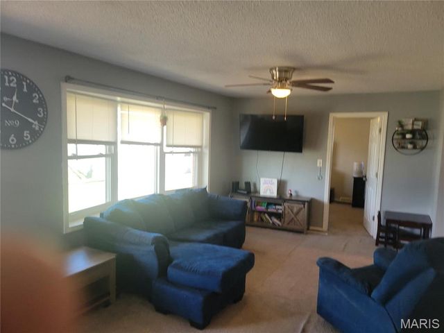 600 S Old Saint Louis Road, Hartford, IL 62048