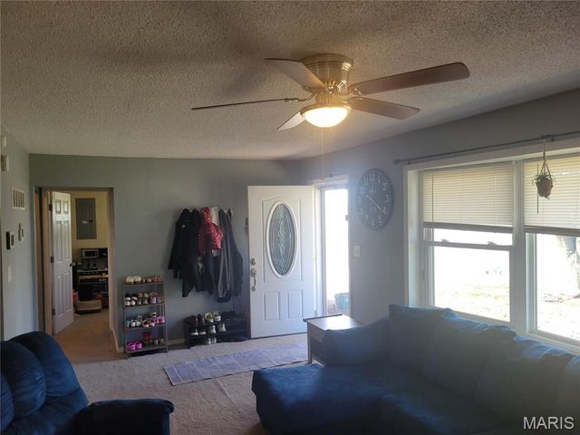 600 S Old Saint Louis Road, Hartford, IL 62048