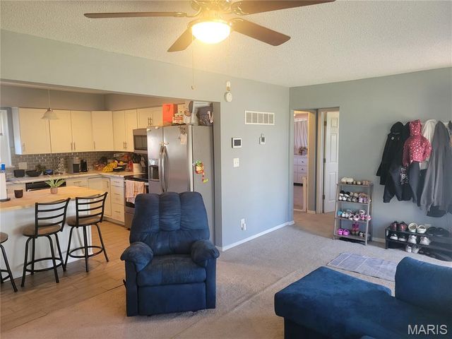 600 S Old Saint Louis Road, Hartford, IL 62048