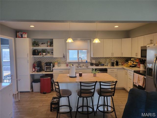 600 S Old Saint Louis Road, Hartford, IL 62048