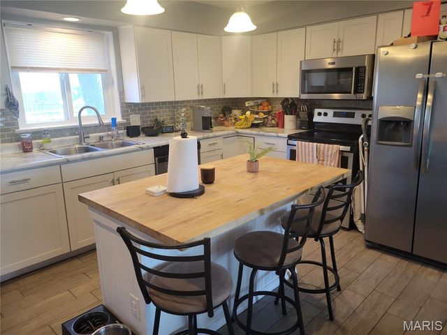 600 S Old Saint Louis Road, Hartford, IL 62048