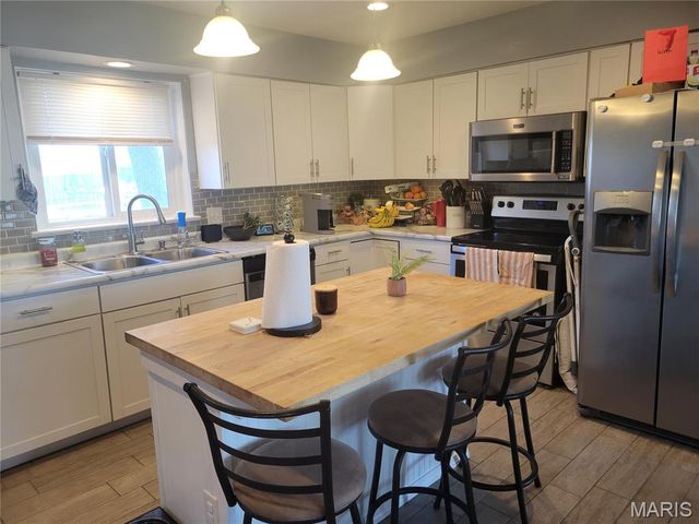 600 S Old Saint Louis Road, Hartford, IL 62048