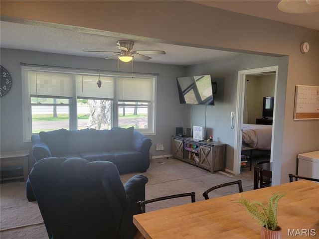 600 S Old Saint Louis Road, Hartford, IL 62048