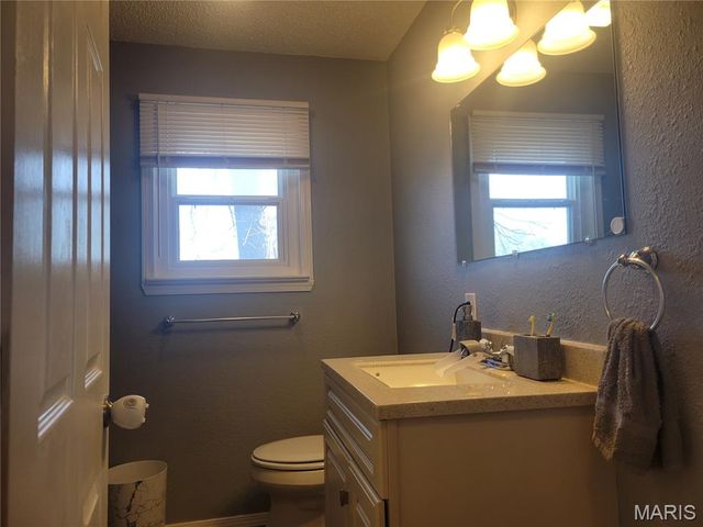 600 S Old Saint Louis Road, Hartford, IL 62048