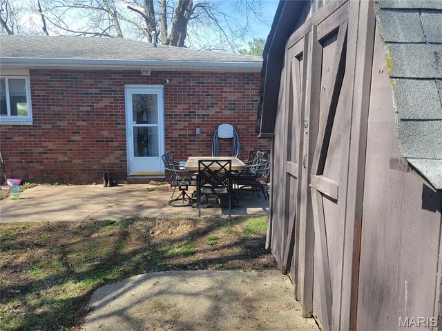 600 S Old Saint Louis Road, Hartford, IL 62048