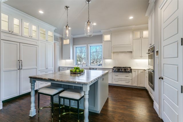 303 S Dooley Street, Grapevine, TX 76051