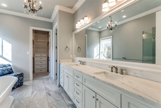 303 S Dooley Street, Grapevine, TX 76051