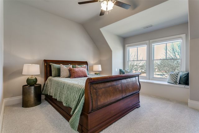 303 S Dooley Street, Grapevine, TX 76051