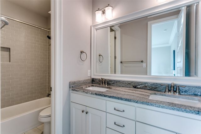 303 S Dooley Street, Grapevine, TX 76051