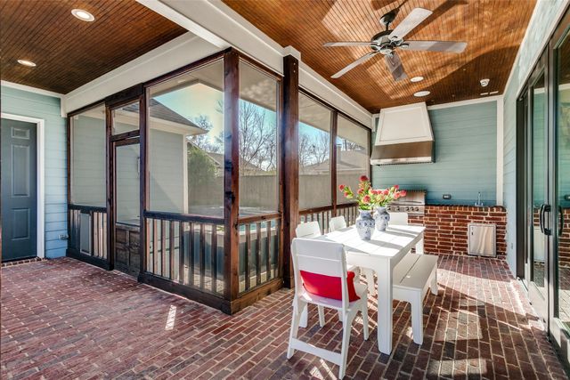 303 S Dooley Street, Grapevine, TX 76051