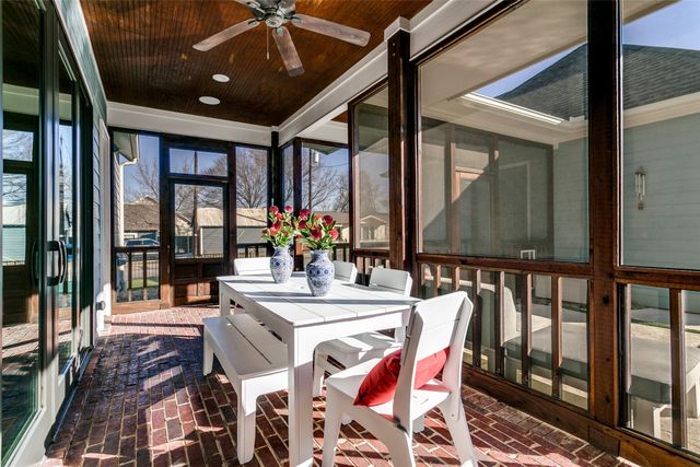 303 S Dooley Street, Grapevine, TX 76051