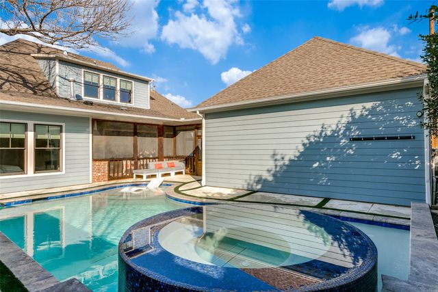 303 S Dooley Street, Grapevine, TX 76051