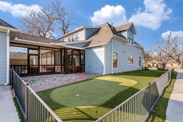 303 S Dooley Street, Grapevine, TX 76051