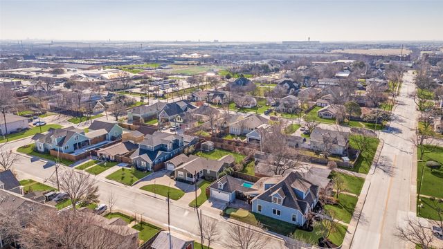 303 S Dooley Street, Grapevine, TX 76051