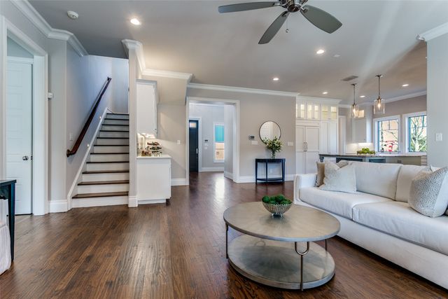 303 S Dooley Street, Grapevine, TX 76051