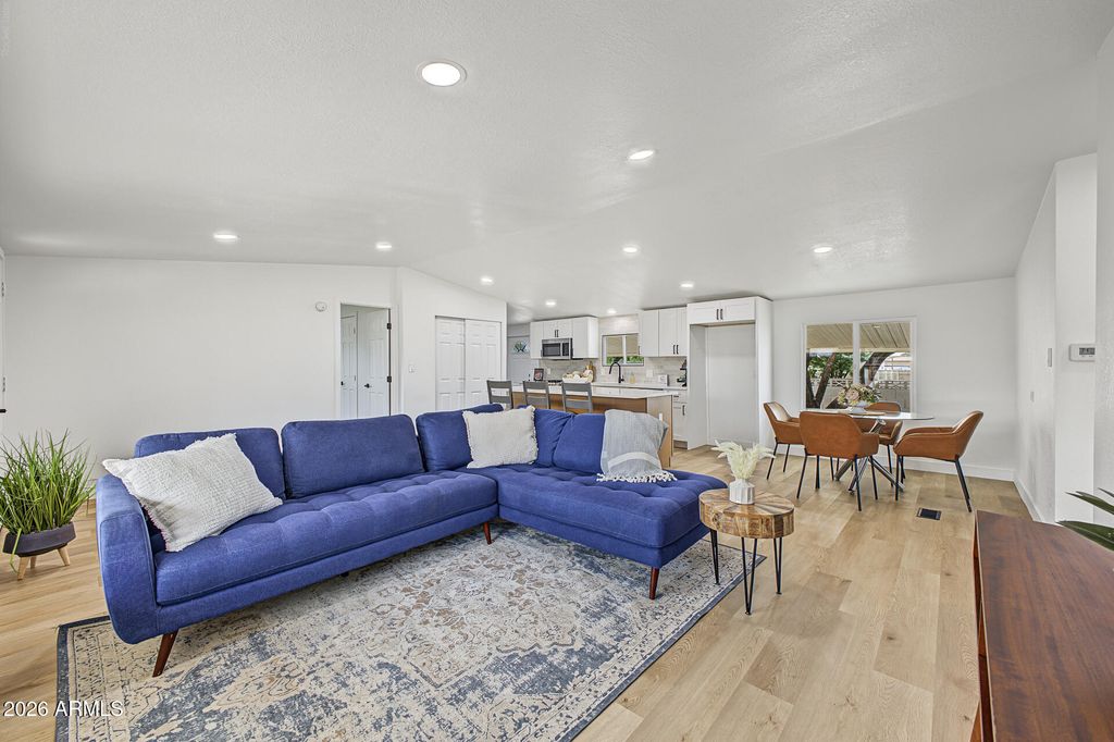 2843 E PIUTE Avenue, Phoenix, AZ 85050 — exterior