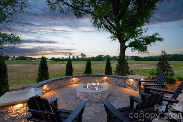 3244 Gavin Lane, Harrisburg, NC 28075