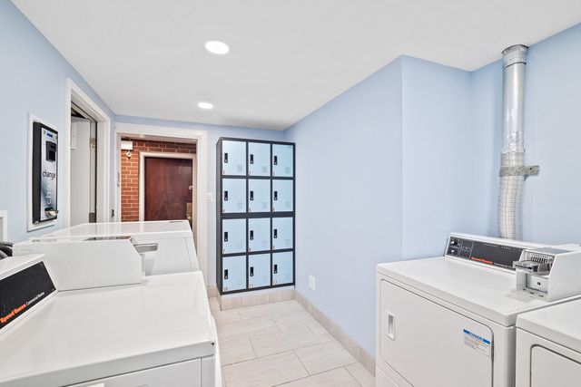 8440 W 95th Street 12, Hickory Hills, IL 60457