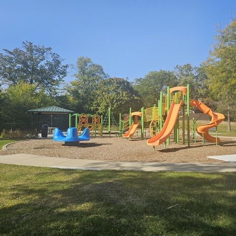 8440 W 95th Street 12, Hickory Hills, IL 60457