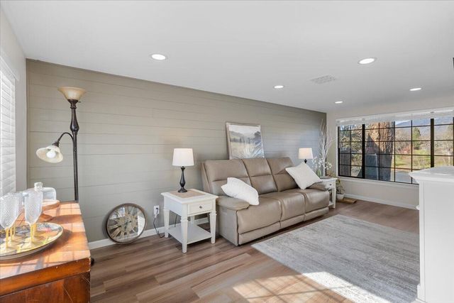 1088 E Park Street, Grants Pass, OR 97527