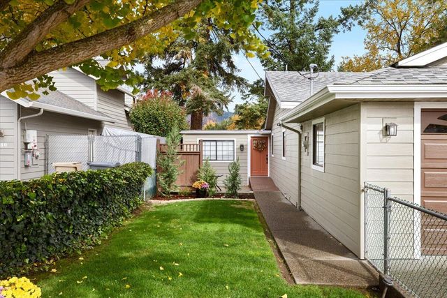 1088 E Park Street, Grants Pass, OR 97527