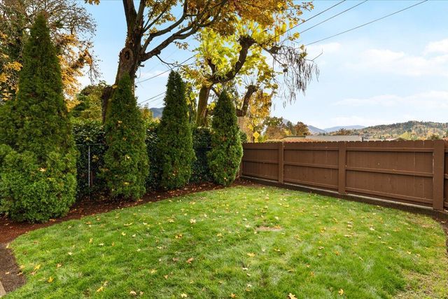 1088 E Park Street, Grants Pass, OR 97527