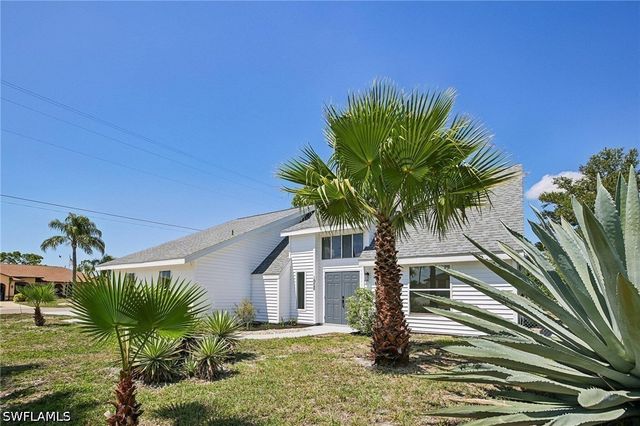 1928 SW 8th CT, Cape Coral, FL 33991