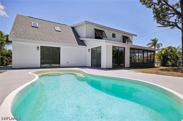 1928 SW 8th CT, Cape Coral, FL 33991