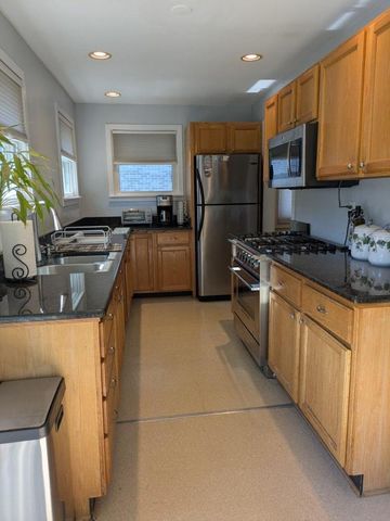 22W043 1st Street, Glen Ellyn, IL 60137