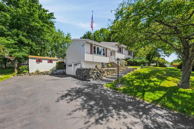 58 Decker Drive, Washingtonville, NY 10992