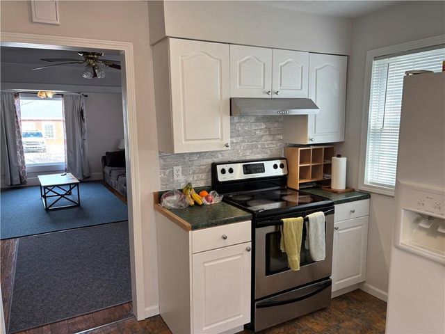 8 S Mulberry Street, Louisburg, KS 66053