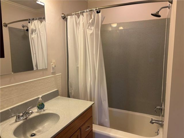 8 S Mulberry Street, Louisburg, KS 66053