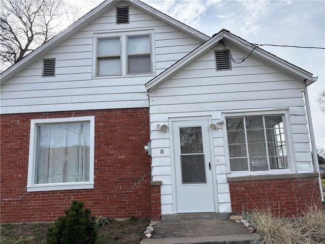 8 S Mulberry Street, Louisburg, KS 66053