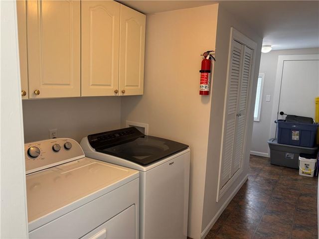 8 S Mulberry Street, Louisburg, KS 66053