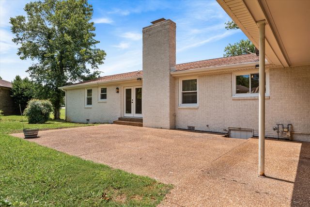 203 Oak Hill Dr, Lebanon, TN 37087