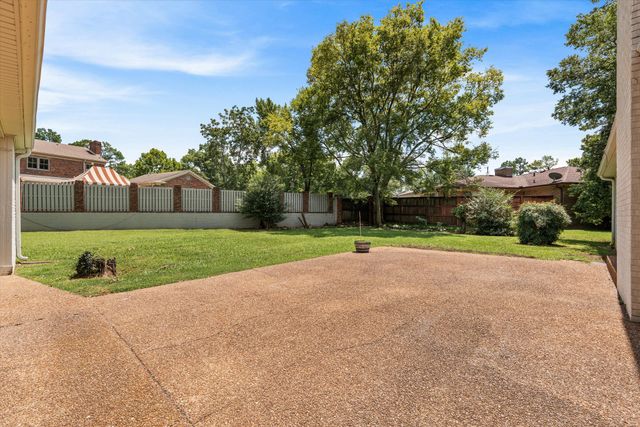 203 Oak Hill Dr, Lebanon, TN 37087