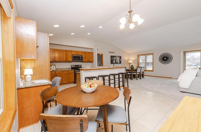 8422 Virginia CIRCLE, Waterford, WI 53185