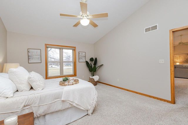 8422 Virginia CIRCLE, Waterford, WI 53185