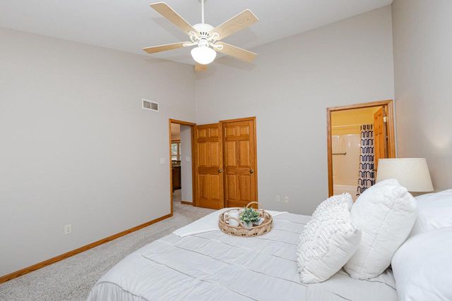 8422 Virginia CIRCLE, Waterford, WI 53185