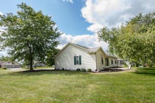 8422 Virginia CIRCLE, Waterford, WI 53185