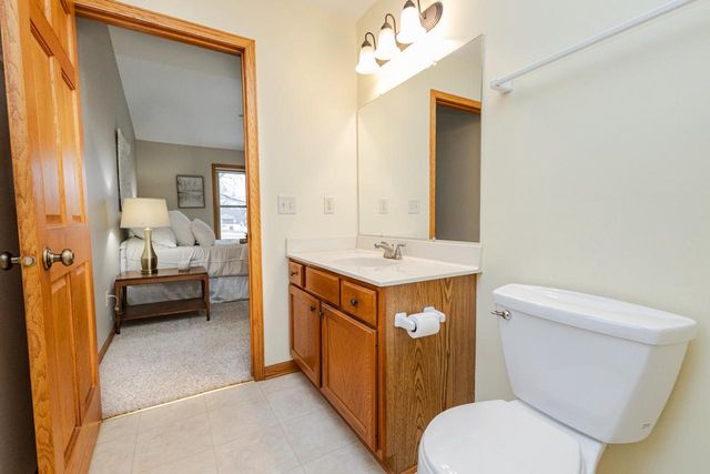 8422 Virginia CIRCLE, Waterford, WI 53185