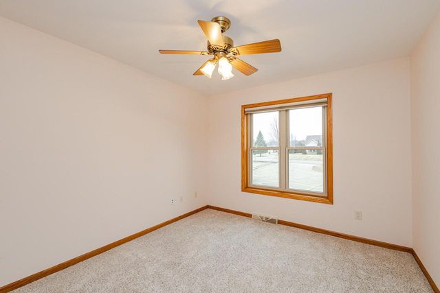 8422 Virginia CIRCLE, Waterford, WI 53185