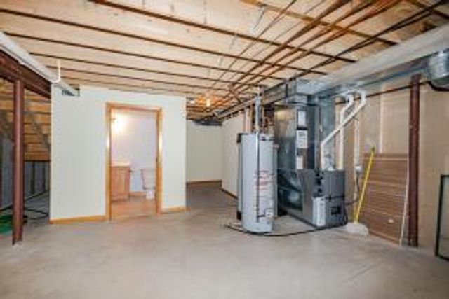 8422 Virginia CIRCLE, Waterford, WI 53185